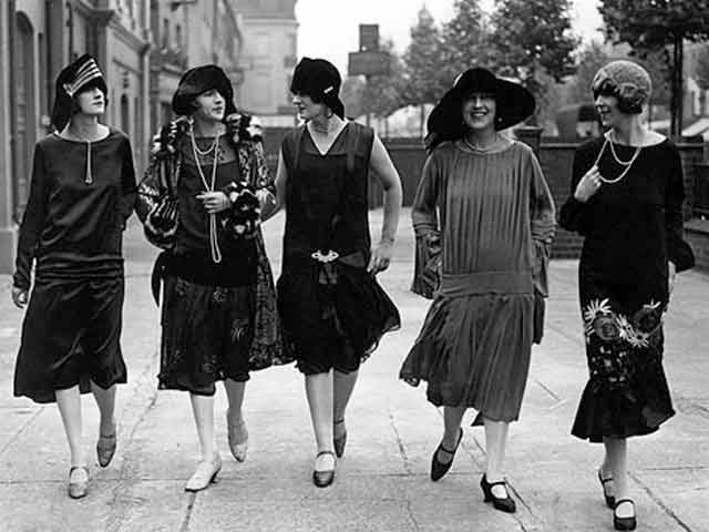 Women-in-the-1920sStreet