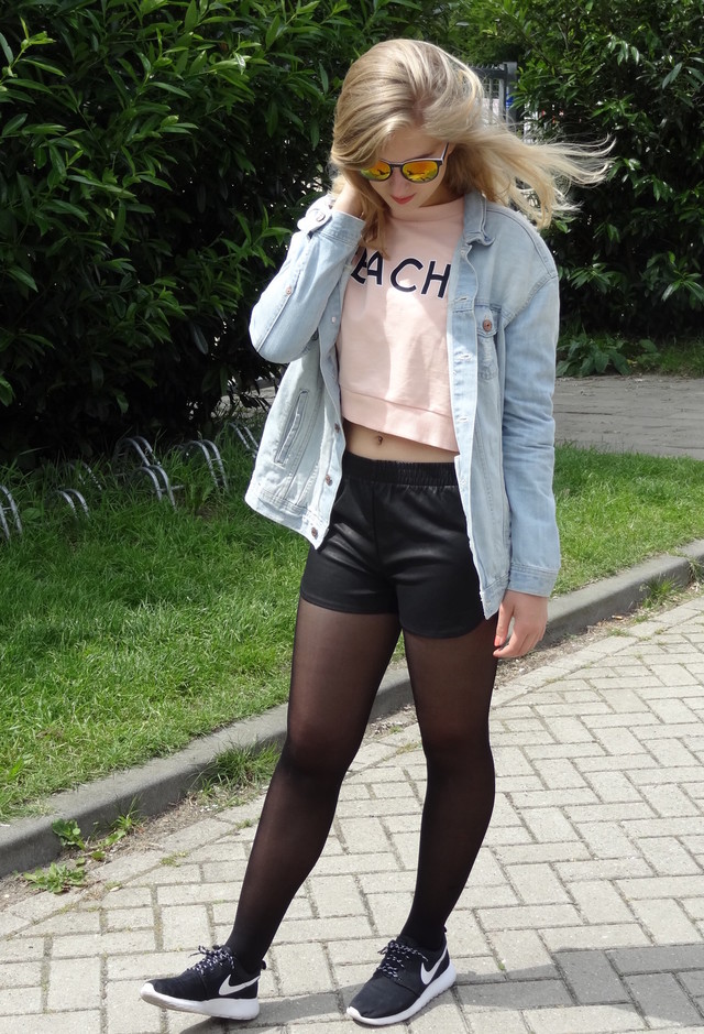 Sports-look-with-Leather-shorts