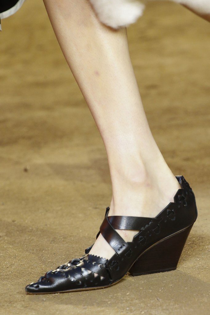 slideshow-spring-2016-shoes-03-spring-2016-shoe-trends-pointed-toe-heels-celine-main