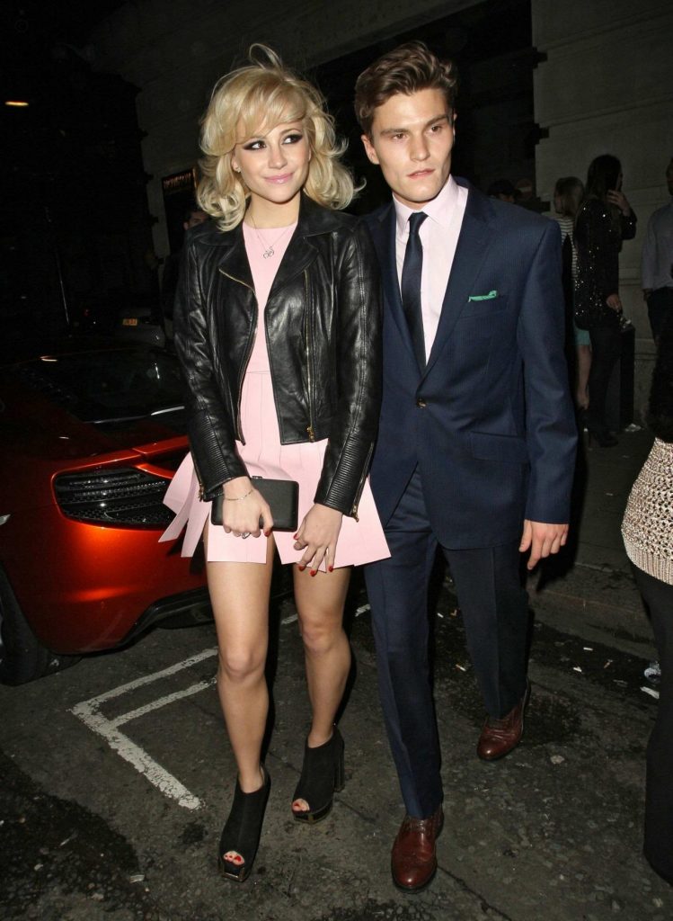 pixie-lott-light-pink-dress-black-leather-jacket-dinner-novikov-restaurant-london-pixie-lott-leggy-leaving-novikov-restaurant-london-1722171176