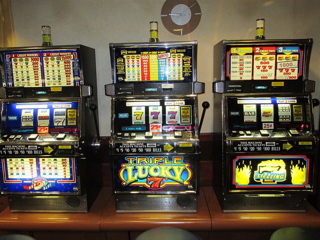 slot-machines-701707_640