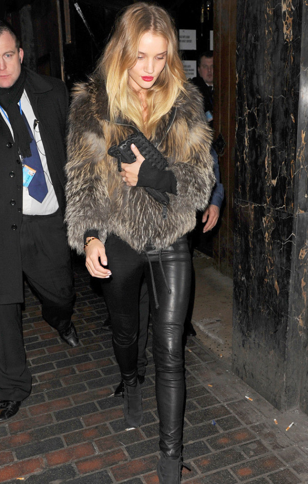 rosie-huntington-whiteley-leahter-pants-fur